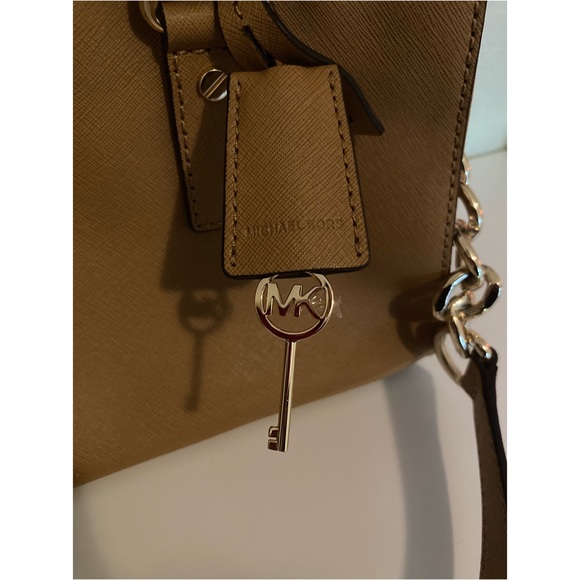 Michael Kors Hamilton Medium Satchel - Picture 4 of 9